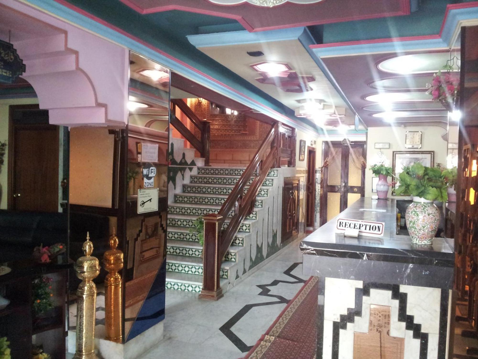Hotel La Giralda Надор Екстериор снимка